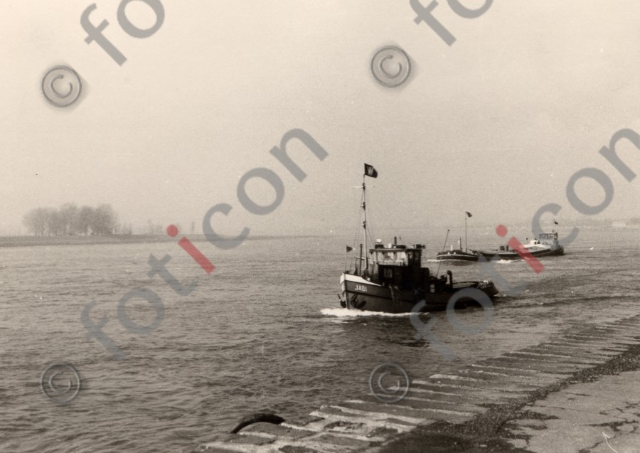 Schifffahrt auf dem Rhein I (foticon-duesseldorf-0021.jpg)